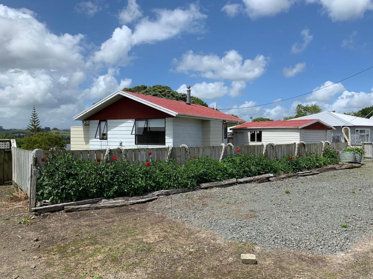 Peaceful Riverfront Cottage In Small Northland Town Te Kopuru 외부 사진