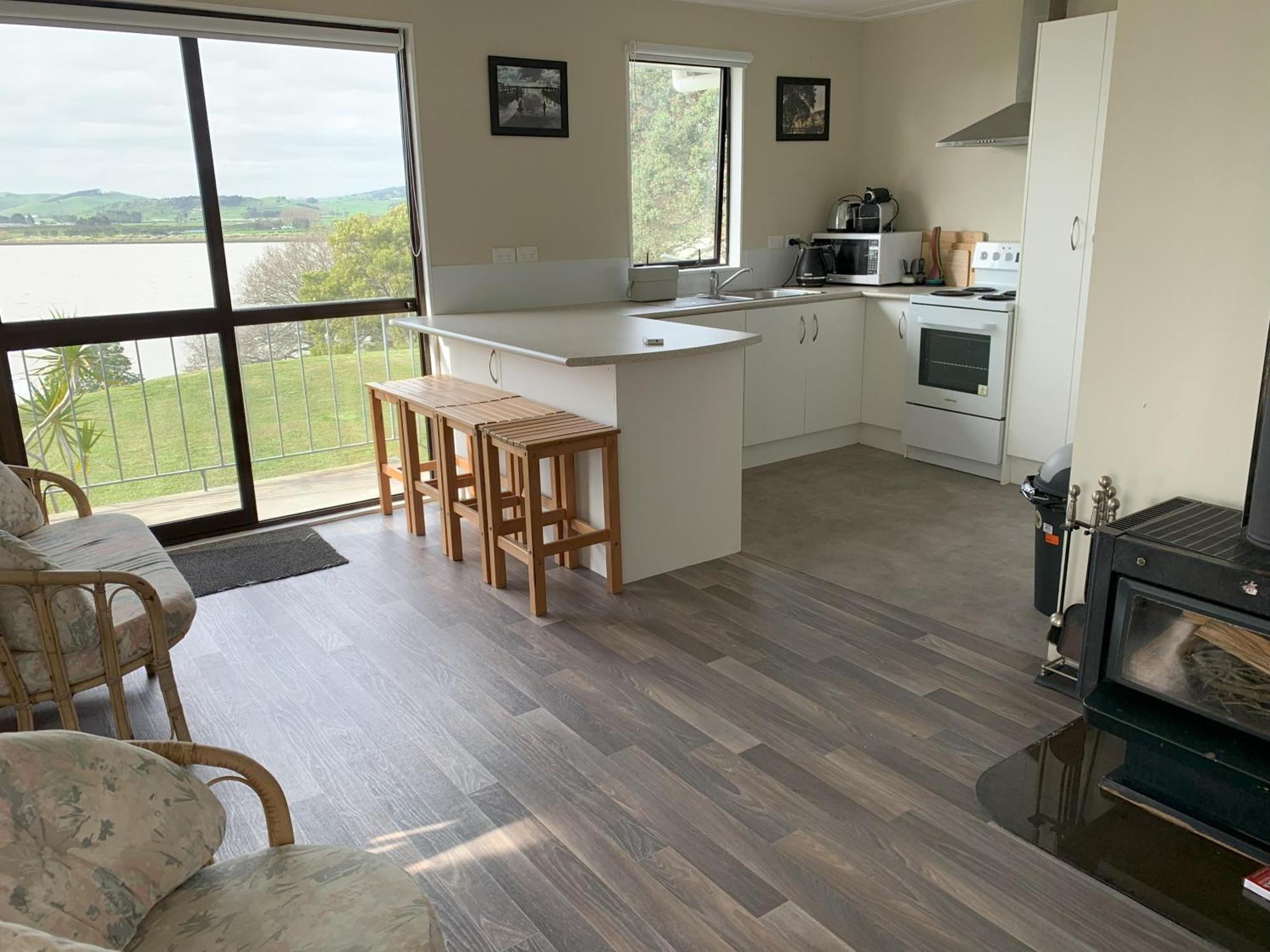 Peaceful Riverfront Cottage In Small Northland Town Te Kopuru 외부 사진